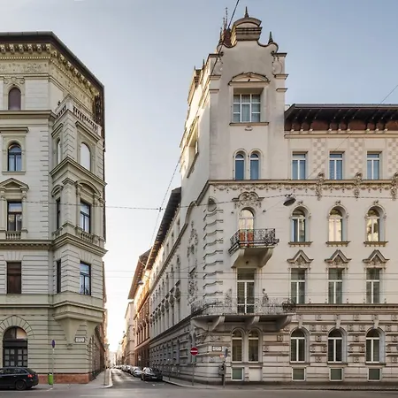 Ikonik Parlament 4*