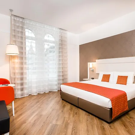 Otel Ikonik Parlament 4*