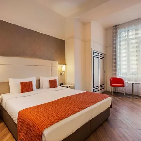 Ikonik Parlament Hotel 4*