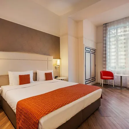 Ikonik Parlament Otel 4*