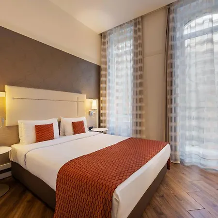 Otel Ikonik Parlament 4*