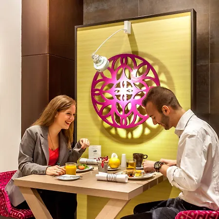 Ikonik Parlament 4* Budapest