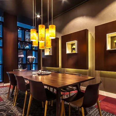 Ikonik Parlament Hotel 4*