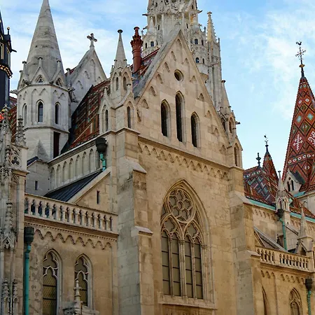 Ikonik Parlament Hotel 4*