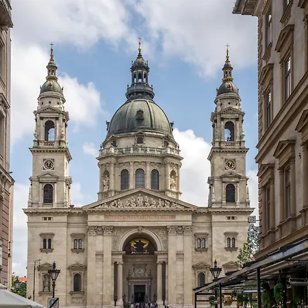 Ikonik Parlament Hotel