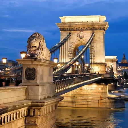 Ikonik Parlament Budapest