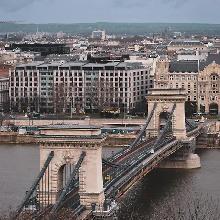 Ikonik Parlament Hotel