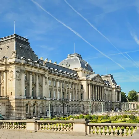 Ikonik Parlament Hotel 4*