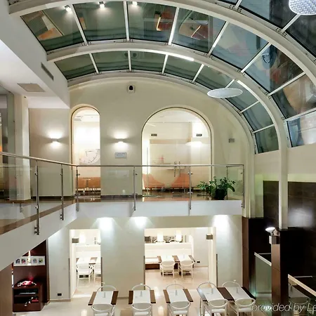 Ikonik Parlament Otel