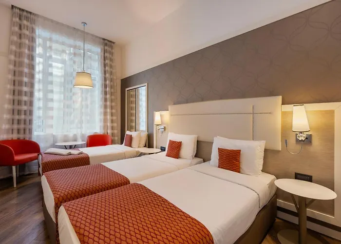 Ikonik Parlament Hotel 4*