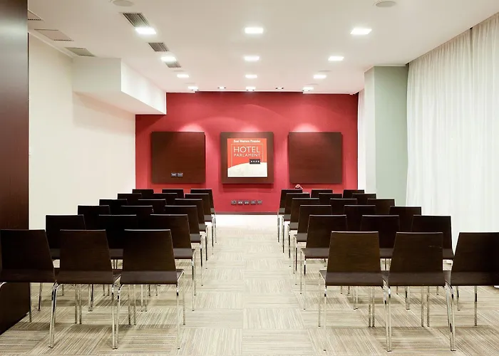 Ikonik Parlament Hotel 4*