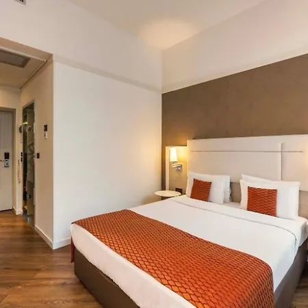 Ikonik Parlament Hotel 4*