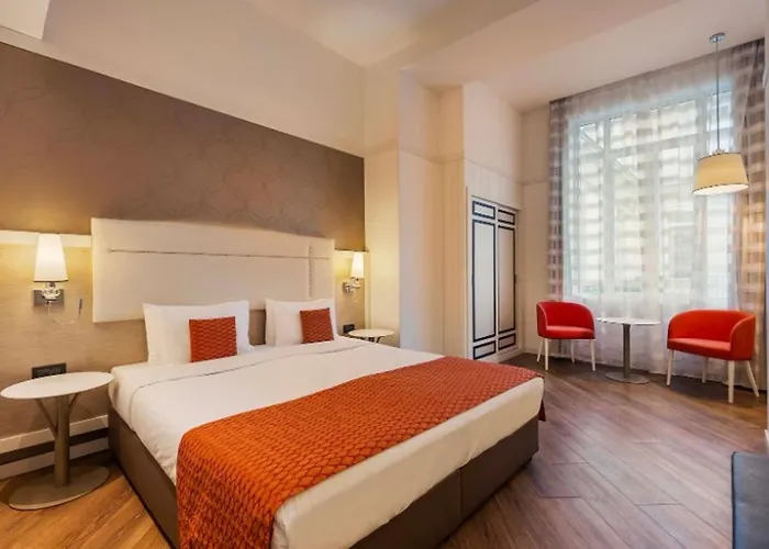 Ikonik Parlament Hotel 4*