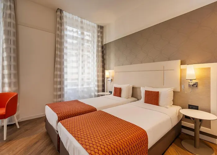 Ikonik Parlament 4* Budapest