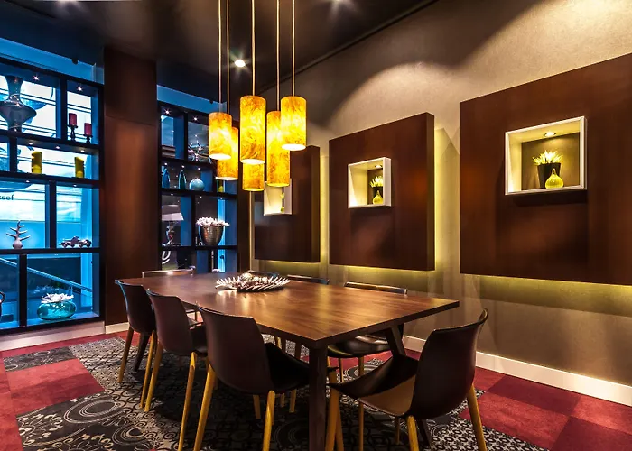 Ikonik Parlament Hotel 4*