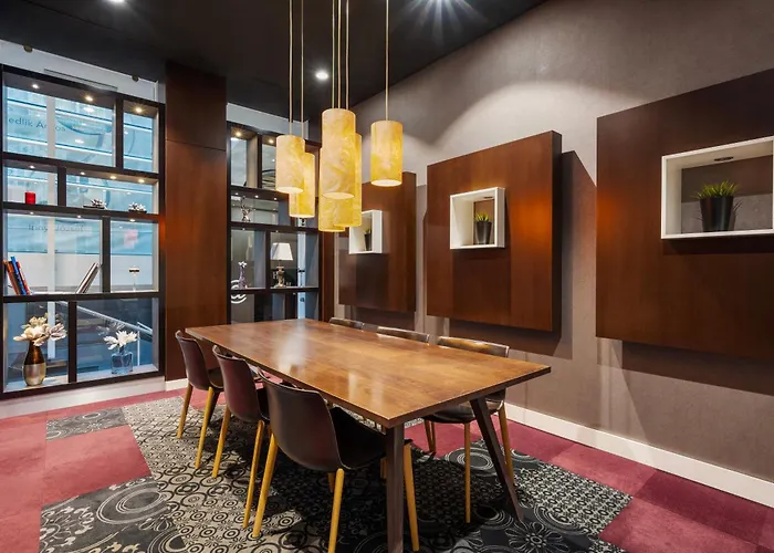 Ikonik Parlament Hotel