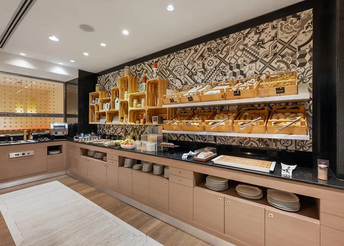 Ikonik Parlament Hotel 4*