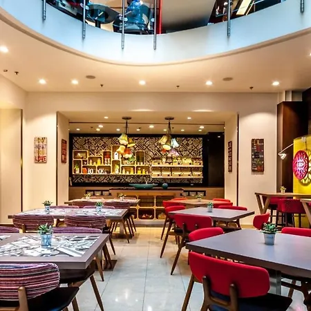 Ikonik Parlament Hotel 4*