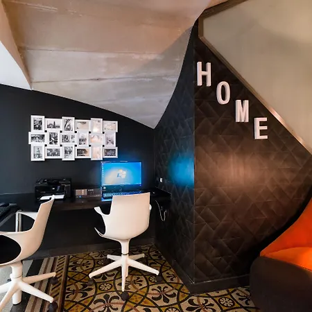 Hotel Ikonik Parlament