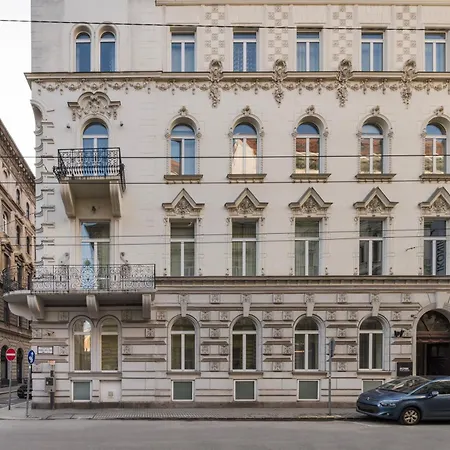 Hotel Ikonik Parlament